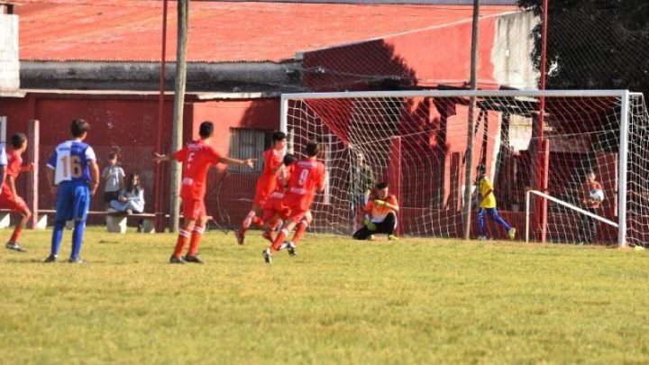26.04.2023 Granjeros visitó a Estación en una nueva fecha de juveniles