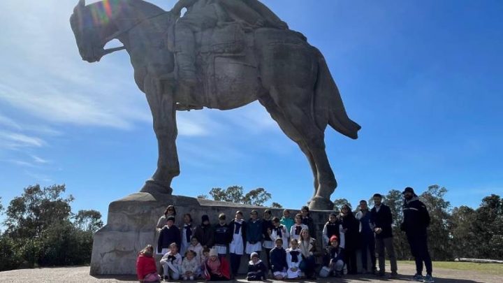 18.09.2023 Escolares de Villa del Rosario y Ortiz exploraron el segundo monumento ecuestre más grande del mundo