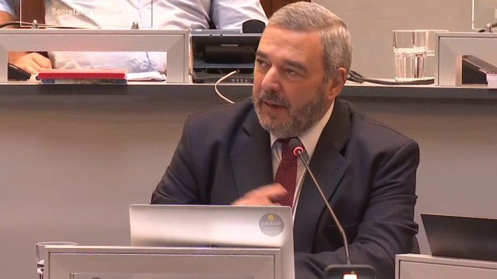 Bergara compareció ante la Junta por proyecto de movilidad y oposición cuestionó elección de BRT "sin informes"