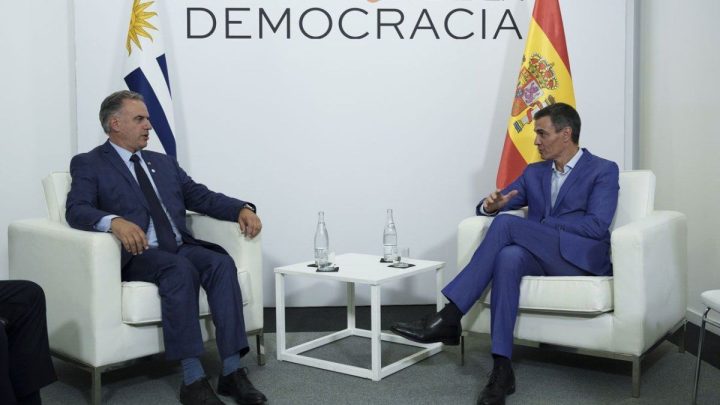 Encuentro bilateral en Barcelona: Yamandú Orsi se reunió con el presidente Pedro Sánchez