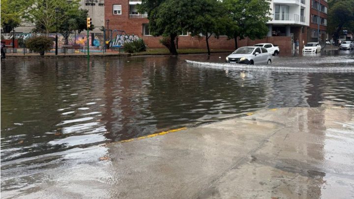 Montevideo: Bergara revela plan inicial contra inundaciones en Aguada, con inversión de hasta USD 40 millones.