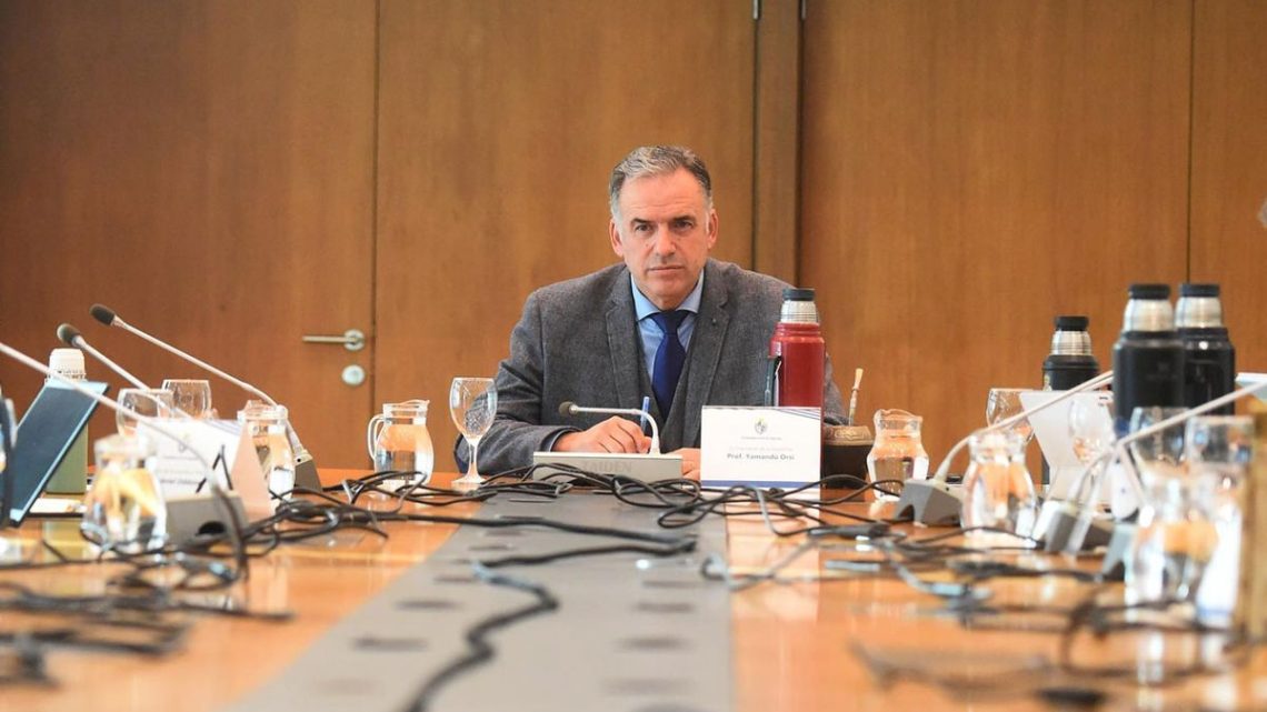 Presidente Orsi y su gabinete abordan la reasignación presupuestal y el uso de blindados militares para seguridad.