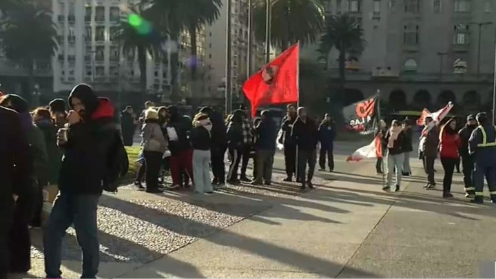 Cortes y desvíos de tránsito en el Centro por huelga y marcha de sindicatos de empresas públicas